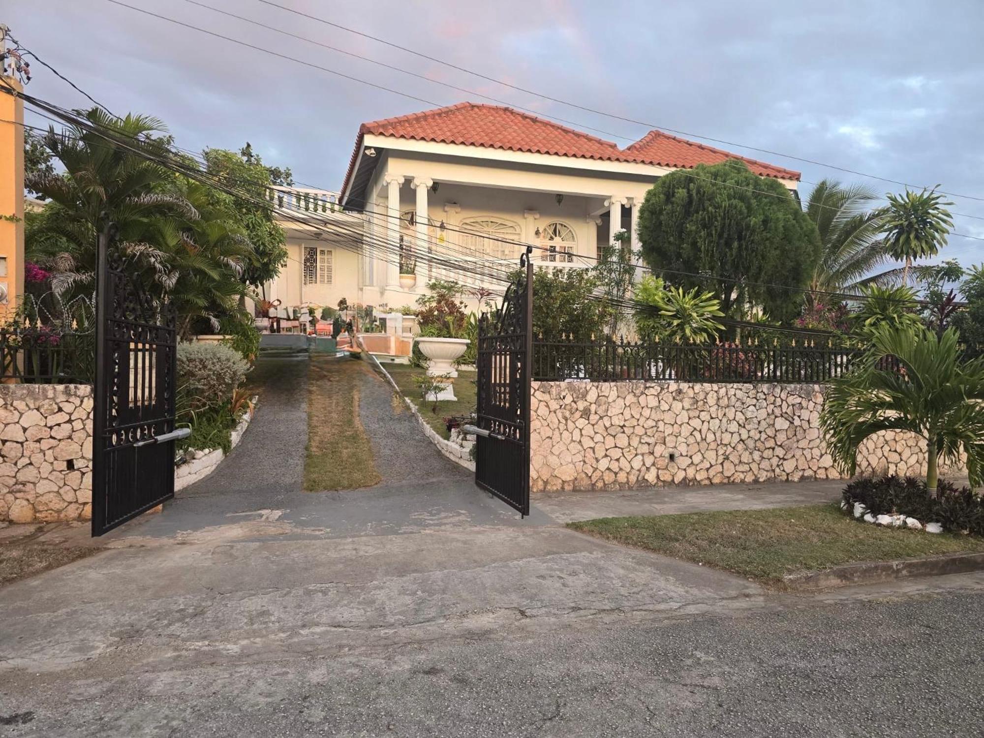 Paradise Palms Jamaica Vacation Rental Montego Bay Buitenkant foto